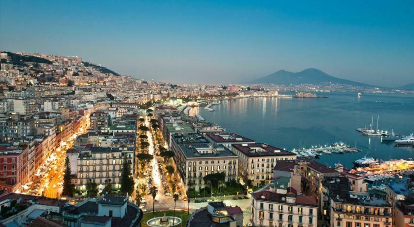 Duomo184 Apartment Napoli Bagian luar foto